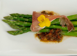 Groene Asperges met Serranoham en Chimichurri