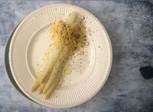 Asperges met PuurOlijf Truffel en oude kaas