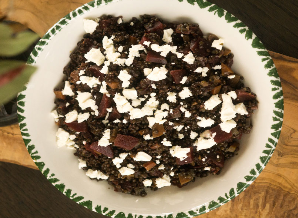 Linzenstoof met gemarineerde rode bieten en feta